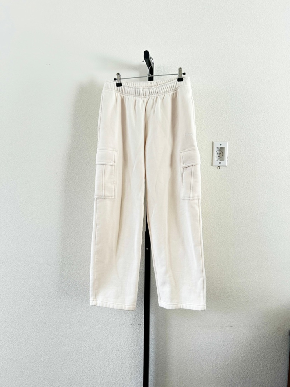 New Aritzia Cozy Sweatfleece Mega Carg Sweatpant Ivory, Size S, Retail $88